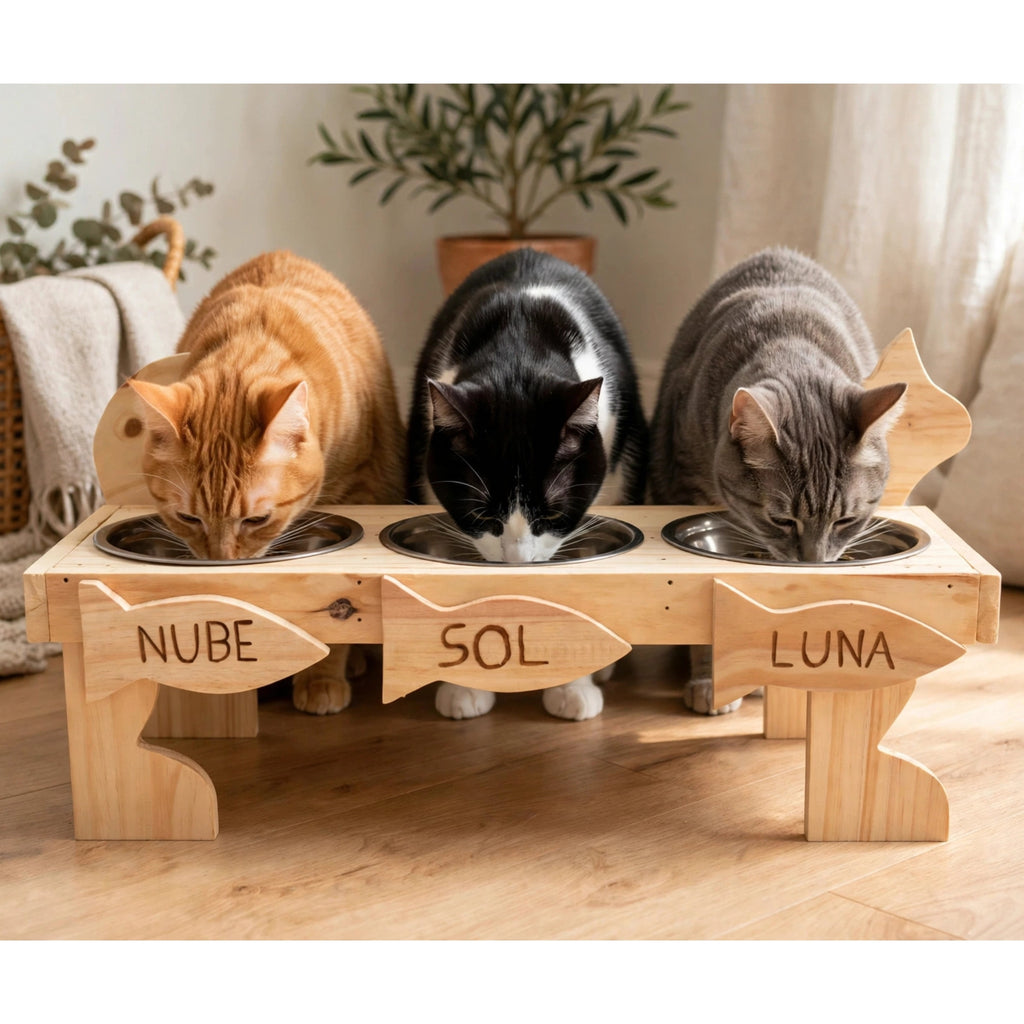 Comedero Triple Personalizado para 3 Gatos - 3 Nombres Grabados en Madera
